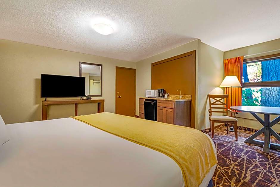 Super 8 by Wyndham Lake George/Downtown