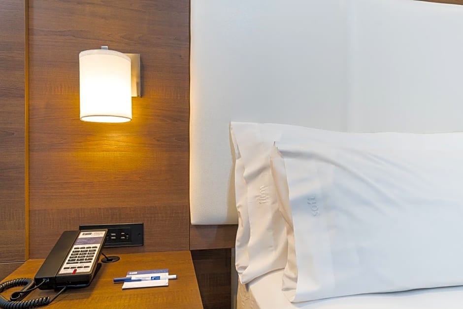 Holiday Inn Express Hollywood Walk of Fame By IHG