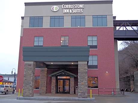 Cobblestone Inn & Suites - Marquette