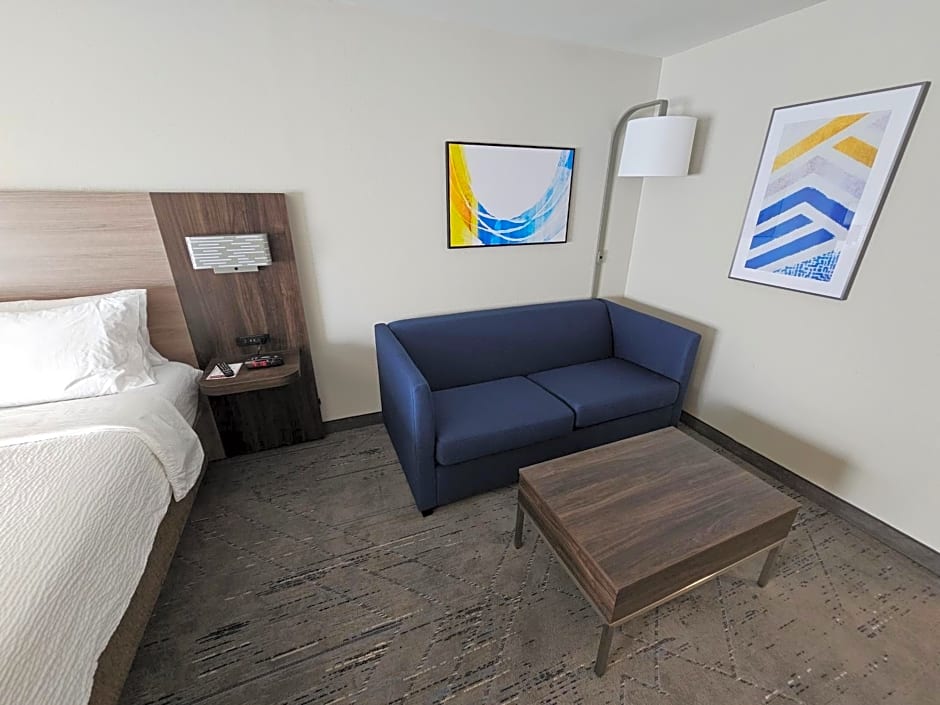 Holiday Inn Express Hotel & Suites Cincinnati-Blue Ash By IHG