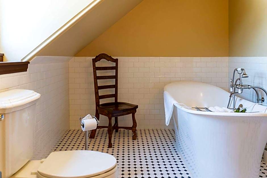 Sheridan Inn, B/W Signature Collection