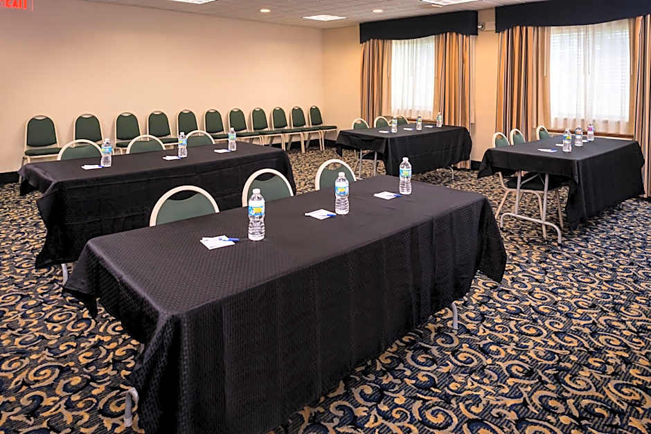 Holiday Inn Express & Suites Bucyrus by IHG