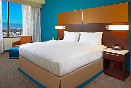 One-Bedroom King Suite