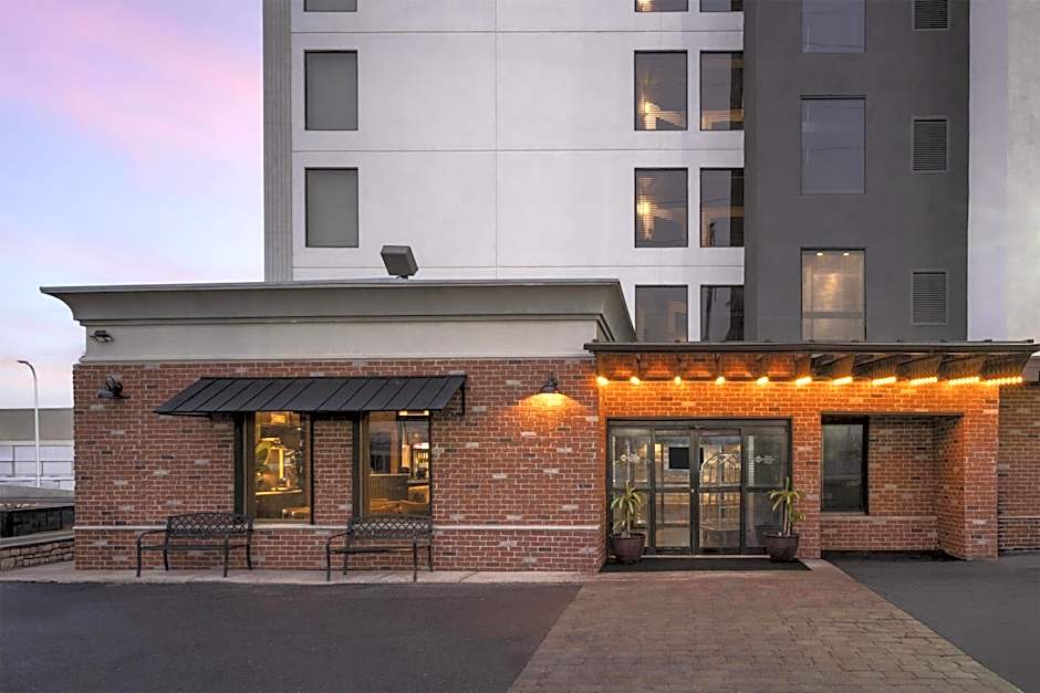 Aiden by Best Western Newark Airport