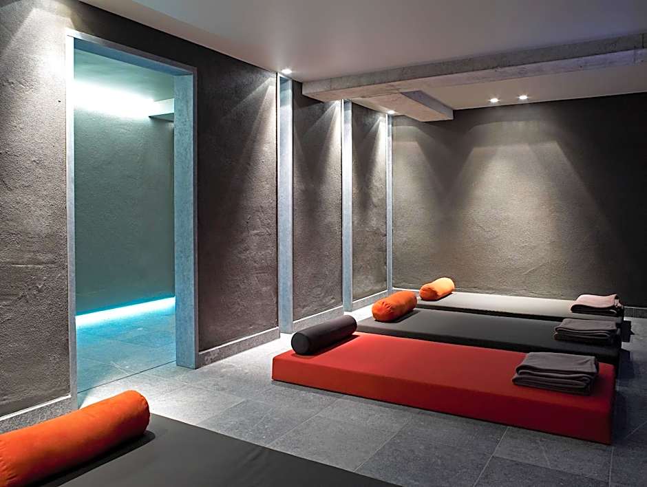 D-Hotel