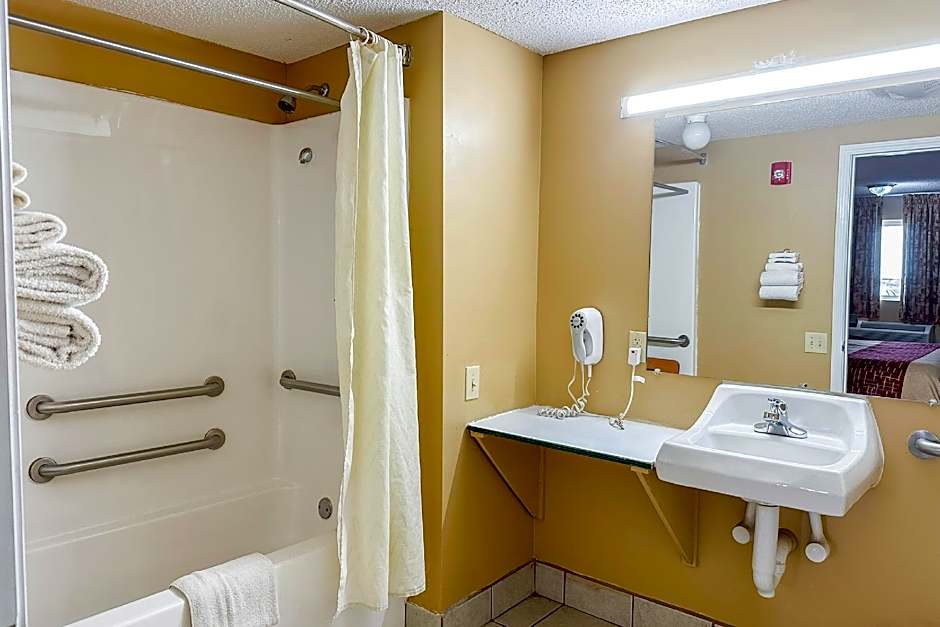 Garden Inn & Suites