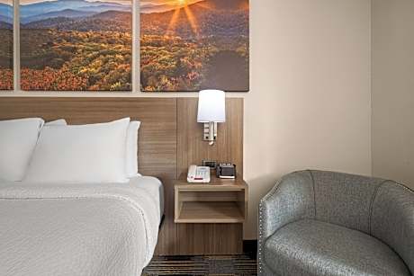 1 Queen Bed Mobility Accessible Room Bathtub w/ Grab Bars Non-Smoking