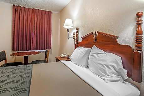 1 Queen Bed Nonsmoking