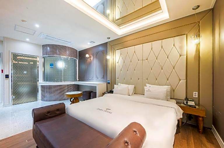 Zara Hotel Peace Square