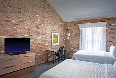 One-Bedroom Suite with Two Queen Beds