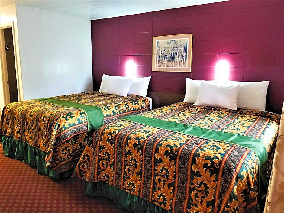 Photo 1 of 21 of Town House Motor Inn
