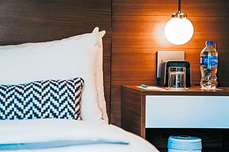 Executive One King Bed