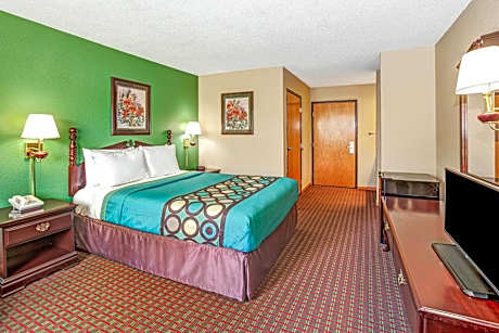 Deluxe Queen Room - Non-Smoking