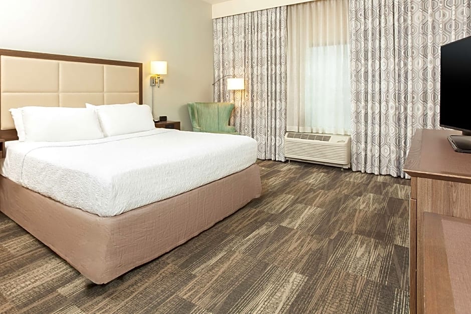 Photo 1 of 11 of 1 King Bed, Mobility Accessible, Roll in Shower