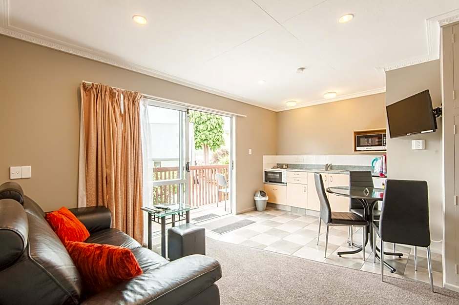 Manuka Crescent Motel