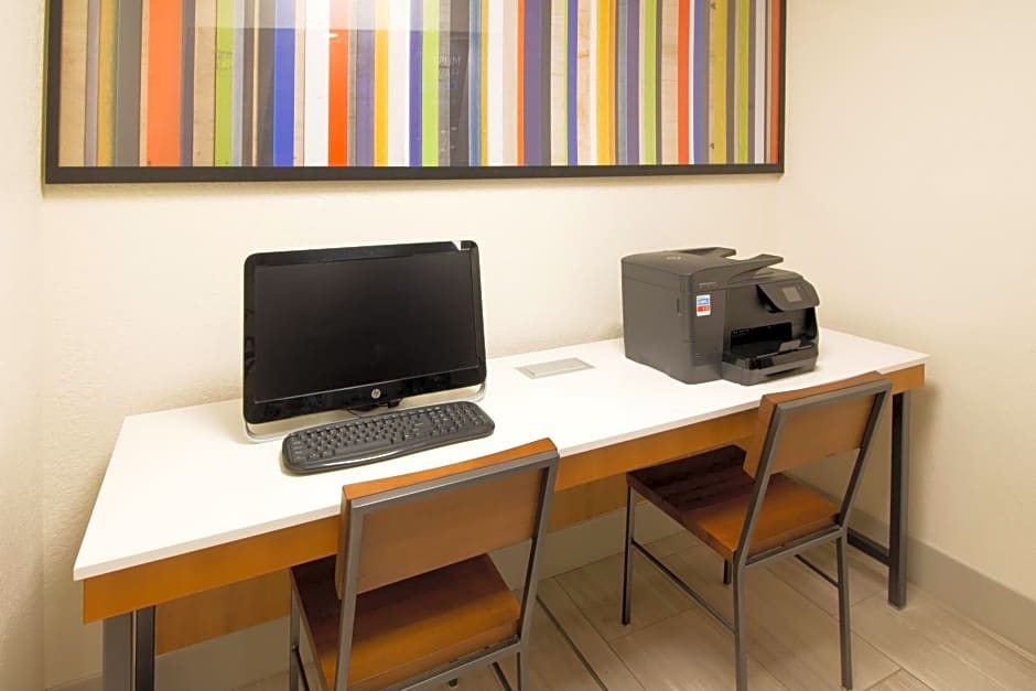 Holiday Inn Express & Suites - Worthington by IHG