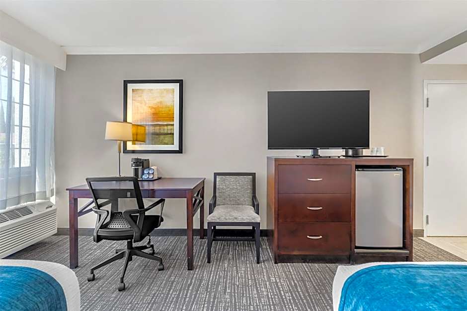 Best Western Plus Carriage Inn