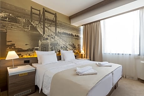 DOUBLE KING SIZE BED