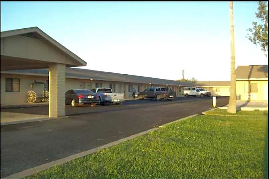 Hebbronville Executive Inn