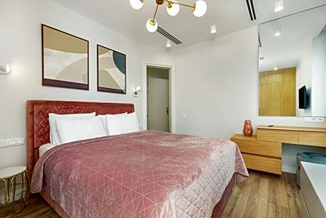 Family Room with Lake View