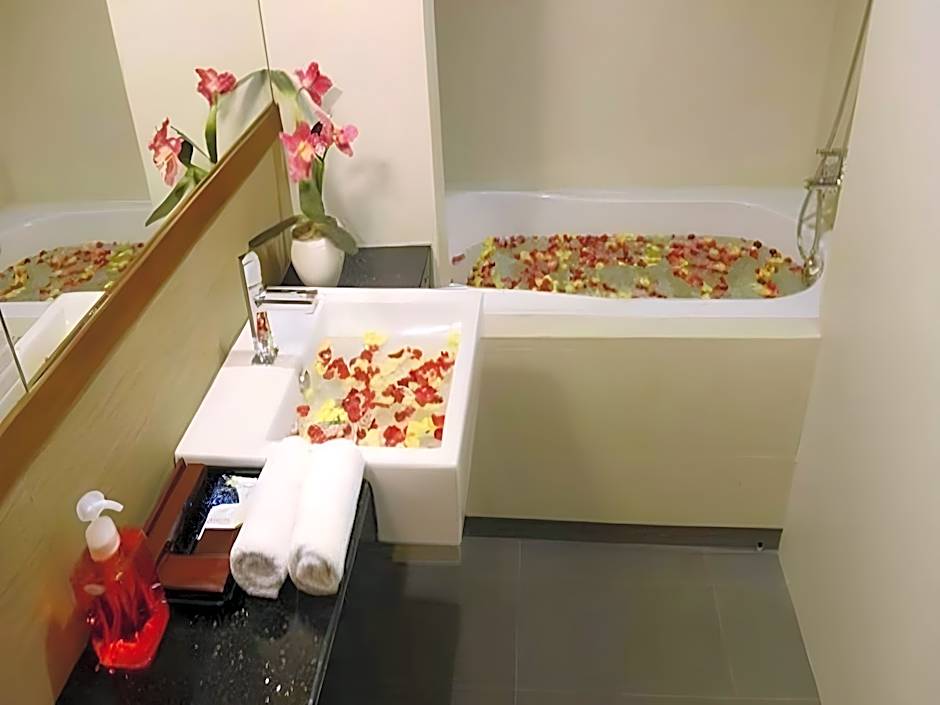 Green Paradise Hotel