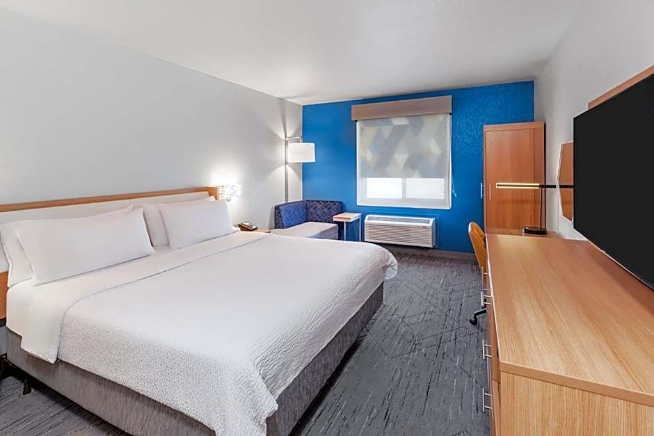 Photo 1 of 7 of Standard 1 King Bed, Mobility Accessible, Roll in Shower
