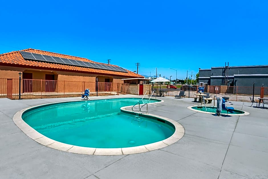 Days Inn by Wyndham Fontana / Rialto