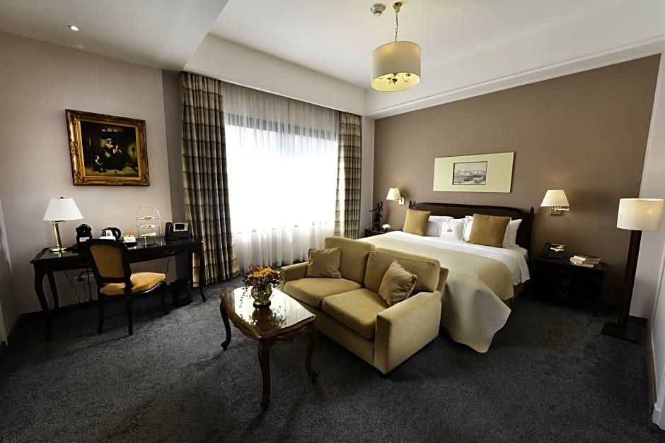 Le Bristol Hotel