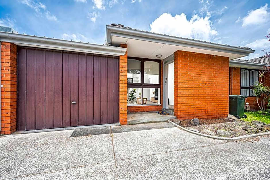 Ultra-convenient 2 Bedroom Gem at Chadstone