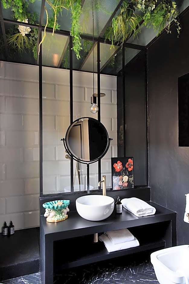 Velona's Jungle Luxury Suites