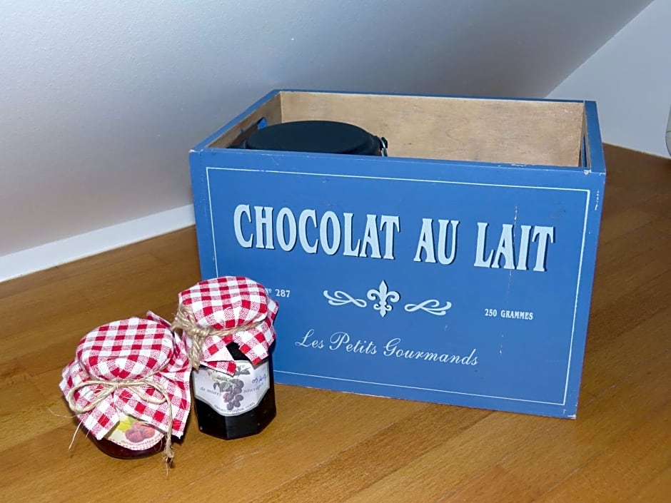 Les Petits Matins Bleus - Chambres d'hôtes "Les Pommiers"