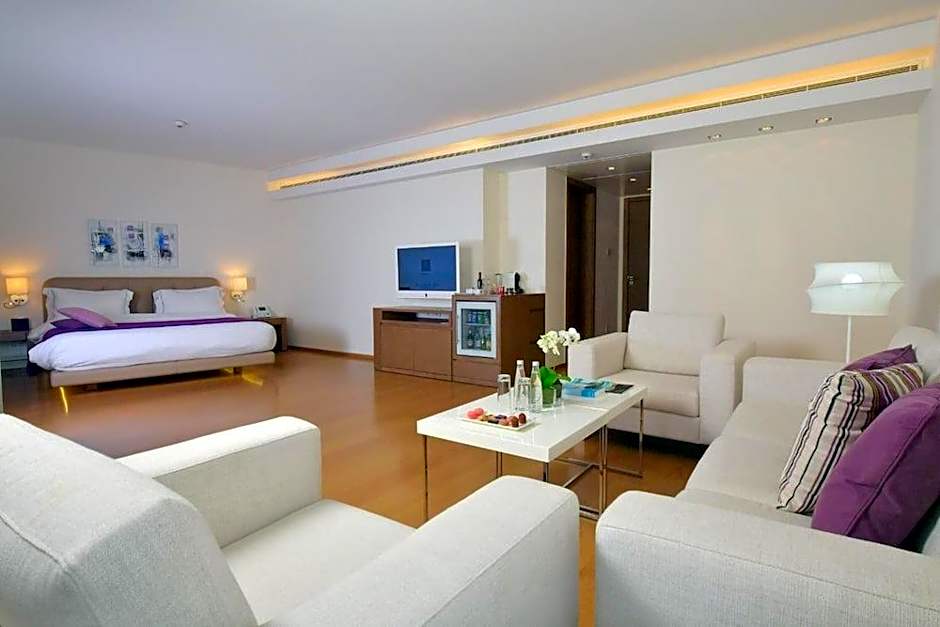 O Monot Luxury Boutique Hotel