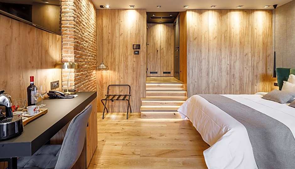 SCHUSTER Boarding House