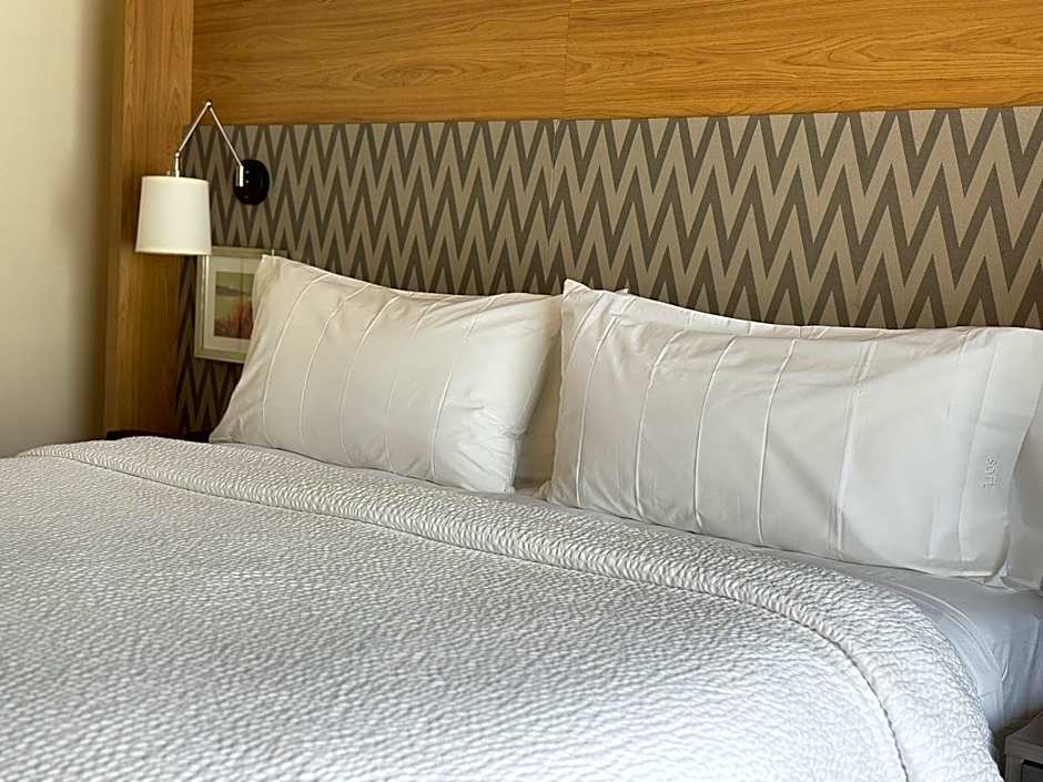 Holiday Inn Hotel And Suites Fayetteville W-Fort Bragg Area By IHG