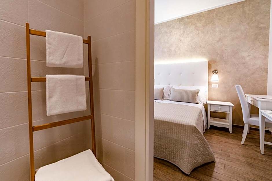 Hotel Soraya - Spiaggia Sawasdee with Beach, Restaurant & Parking