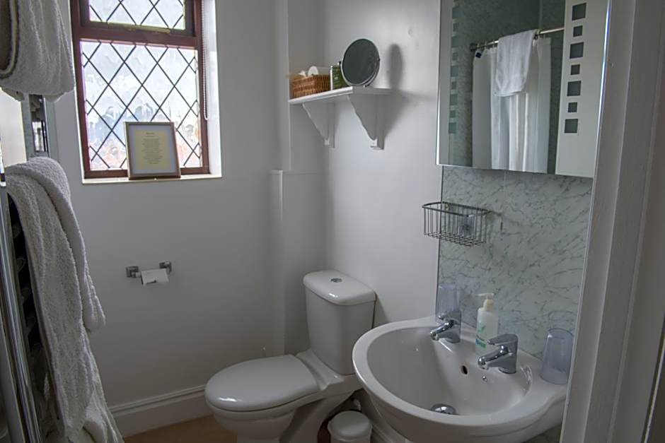 Toothbrush Rooms at Lattice Lodge - Guest Kitchen & EV Recharging