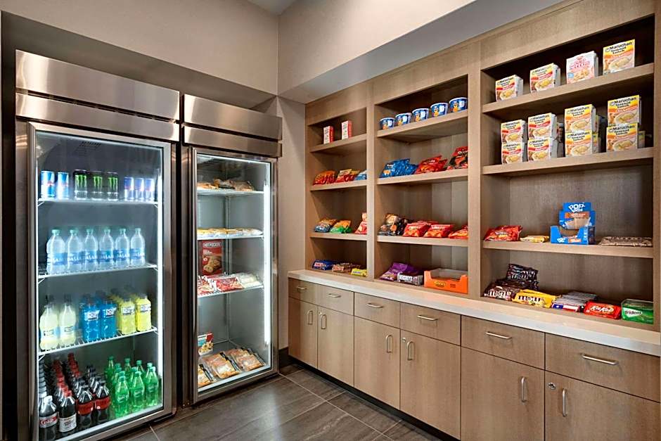 La Quinta Inn & Suites by Wyndham San Antonio Seaworld LAFB