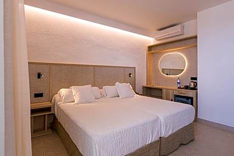 Double or Twin Room with Extra Bed (3 Adults)