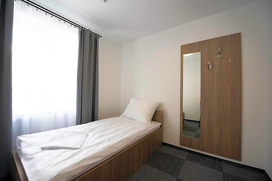 Hostel SMS FREE PARKING