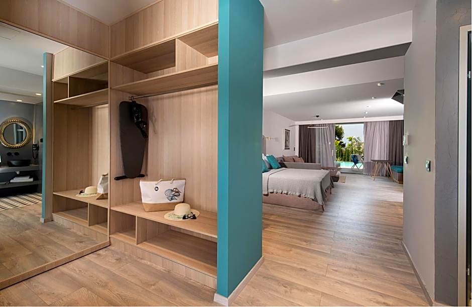 Lagomandra Luxury Suites with Private Pools