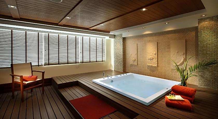 Lohas Residences Sukhumvit (SHA Plus)