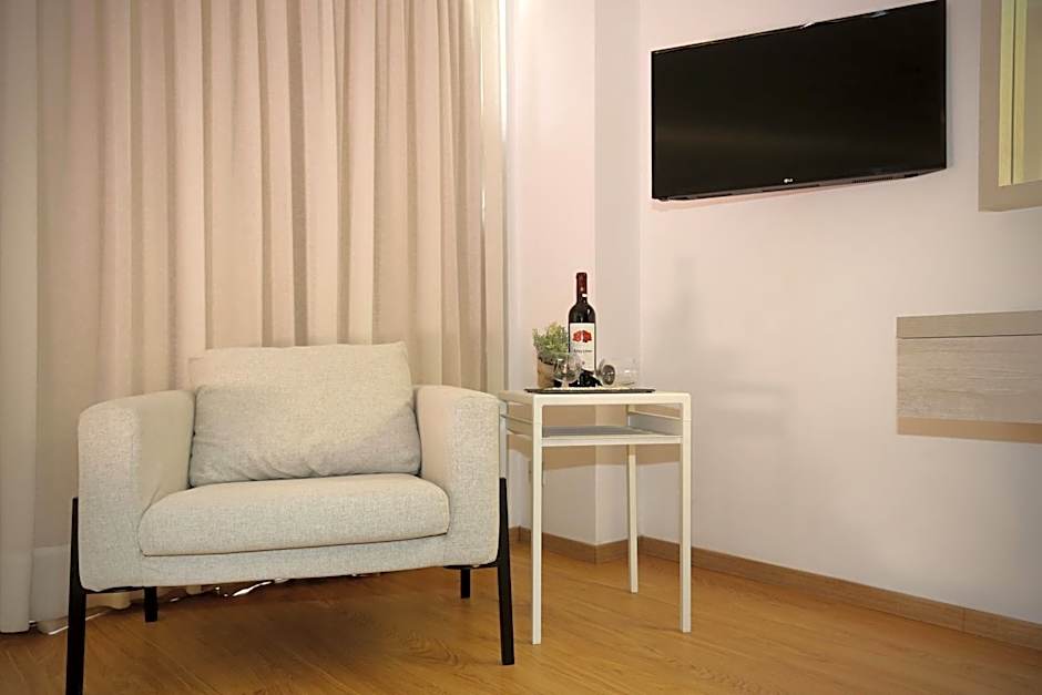 Pier Beach Hotel Apartments