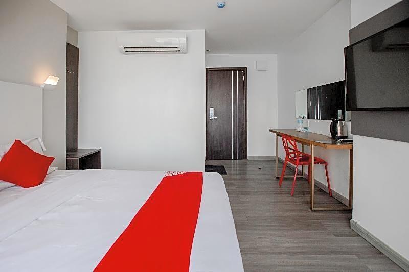 OYO 666 Mc Hotel Fairview