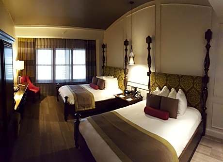 Courtyard Superior Queen Room with Two Queen Beds