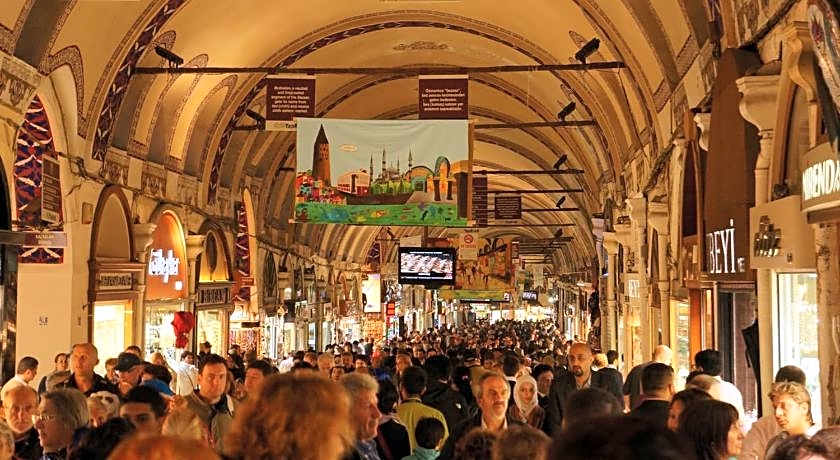 DELUXE NEWPORT HOTEL