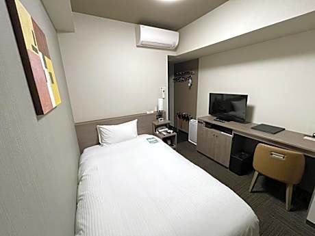 Single Room - Non-Smoking - With Smoking Area on the Floor - No Daily Cleaning