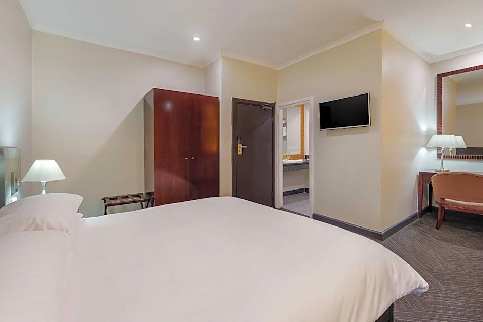 Photo 1 of 6 of 1 Twin Bed Guestroom, City View