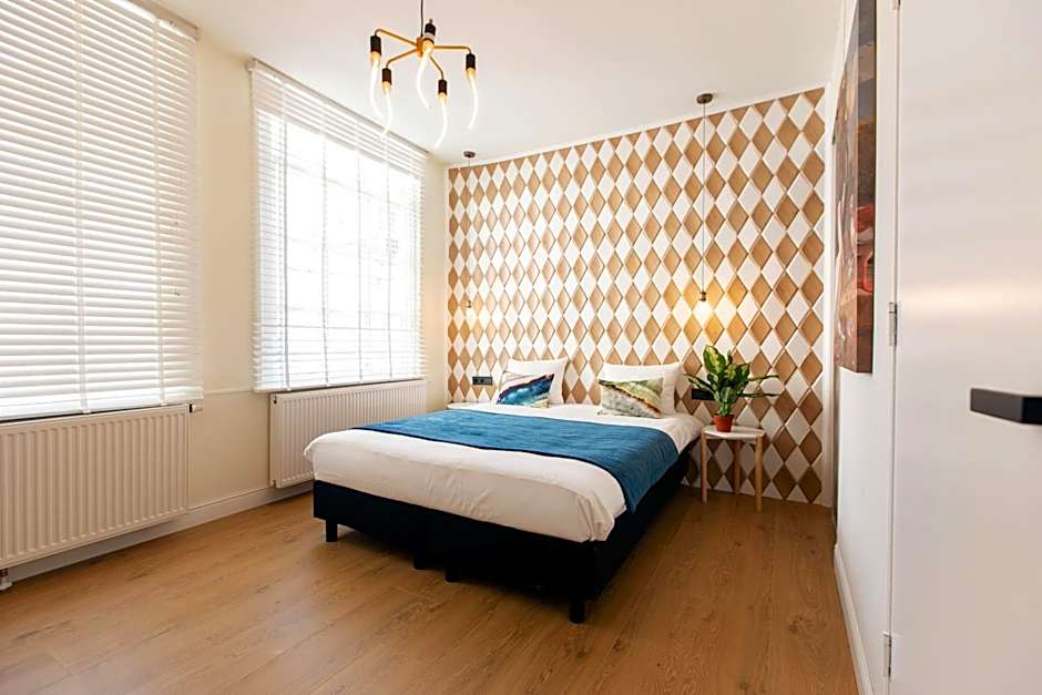 Quentin Golden Bear Hotel