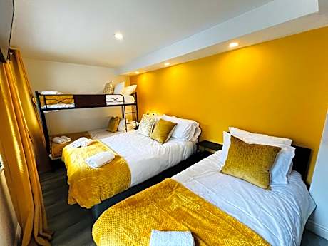 Deluxe Family Room