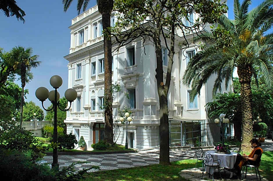 Hotel Flora
